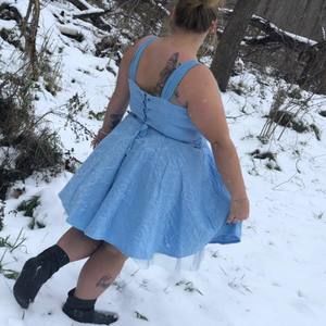 Meet your Posher, Caitlin